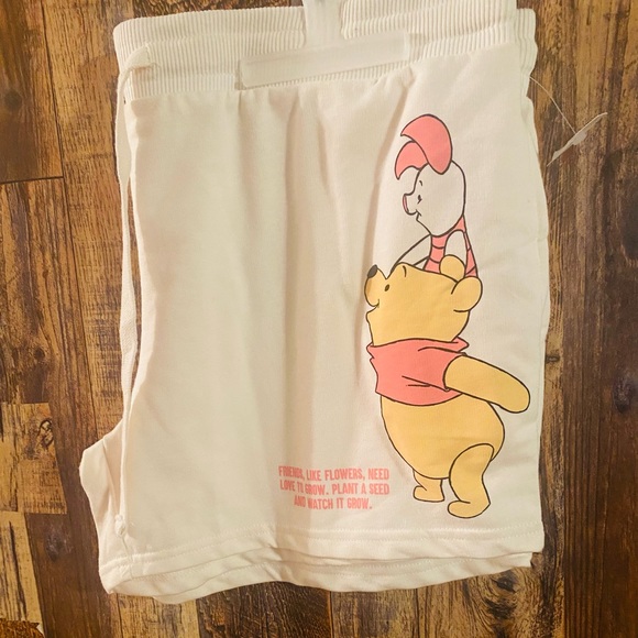 NWT Disney “Groovy Style”  Winnie the Pooh shorts. Size 3XL - Picture 3 of 7